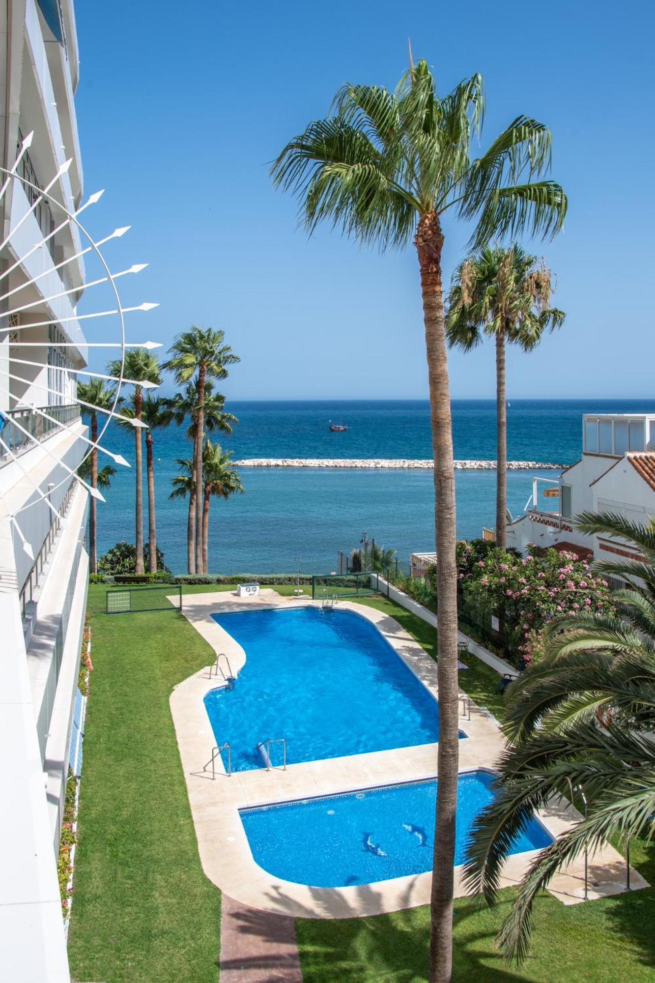 Luxury Frontline Beach Apartment With Sea View Benalmadena Exterior photo